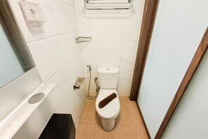 Standard Studio | Bathroom - Bright And Comfortable Studio Room At Apartment Sky House Bsd (Pagedangan)