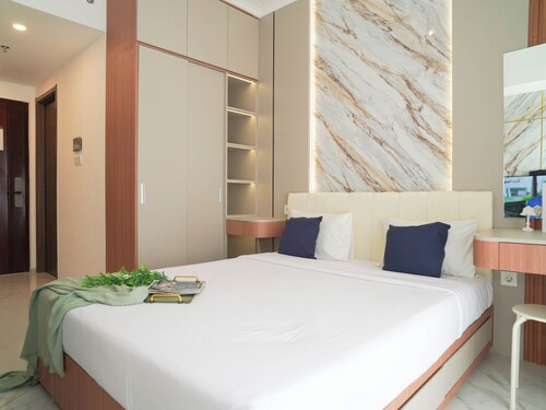 Bright And Homey Studio Room At Apartment Sky House Bsd