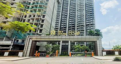 Bright And Homey Studio Room At Apartment Sky House Bsd