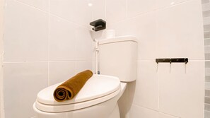Apartemen Standar | Kamar mandi | Shower