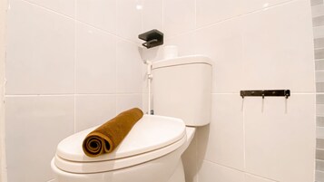 Standard Apartment | Bathroom | Shower