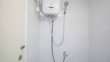Standard Studio | Bathroom