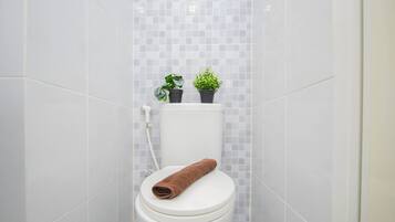 Standard Studio | Bathroom