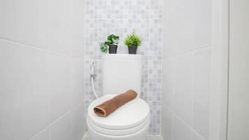 Standard Studio | Bathroom