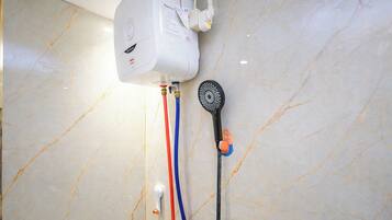 Standard Studio | Bathroom