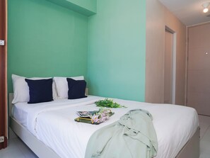 Interior - Chic Green Studio Room At Apartment Tokyo Riverside Pik 2 (Teluknaga)