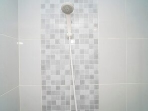 Standard-Apartment | Badezimmer