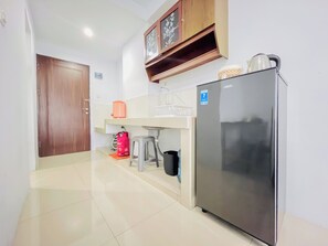 Standard Studio | Private kitchen - Functional And Cozy Studio At Skyview Medan Apartment (Medan)