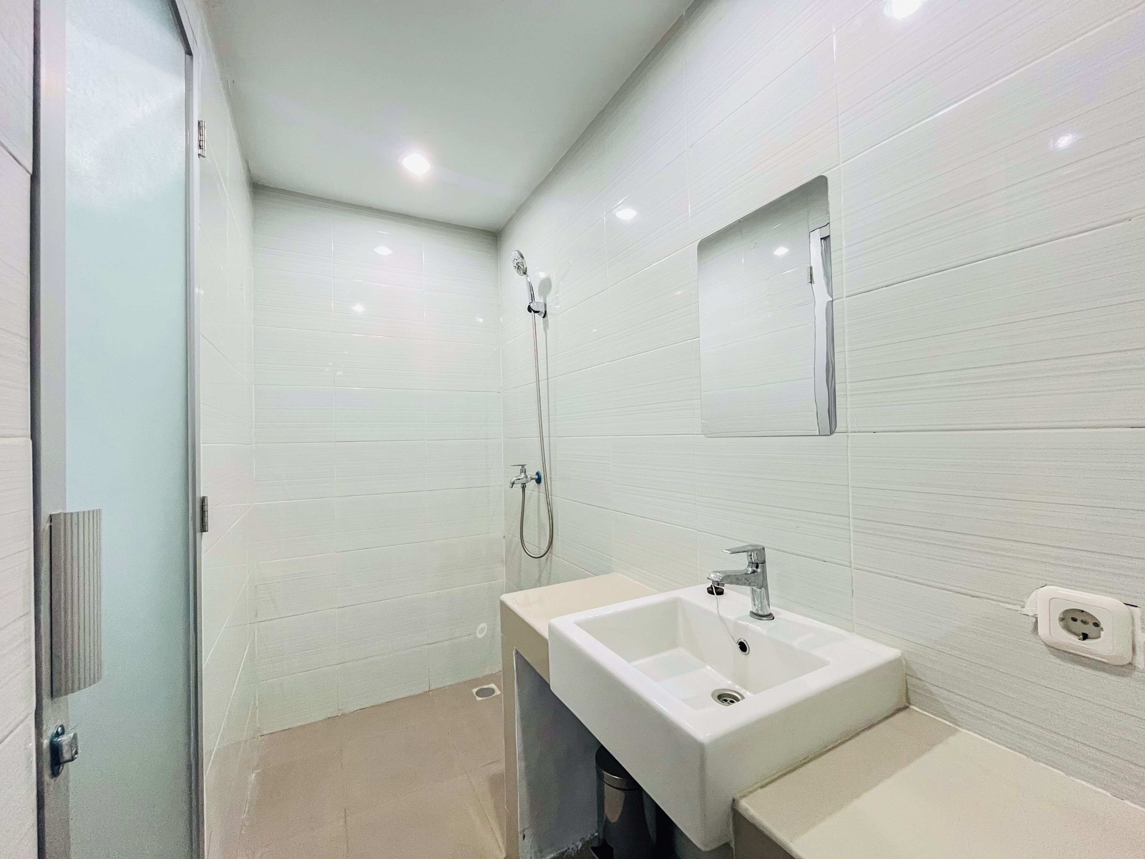 Standard Studio | Bathroom