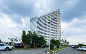 Exterior - Functional And Cozy Studio At Skyview Medan Apartment (Medan)