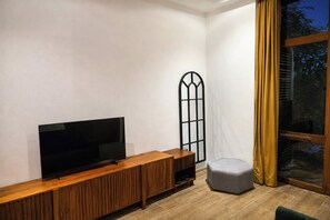 Standard Villa | Television - Pool Access 2Br Guru Giri Forest Cabin Villa (Include Breakfast) (Srimulyo)