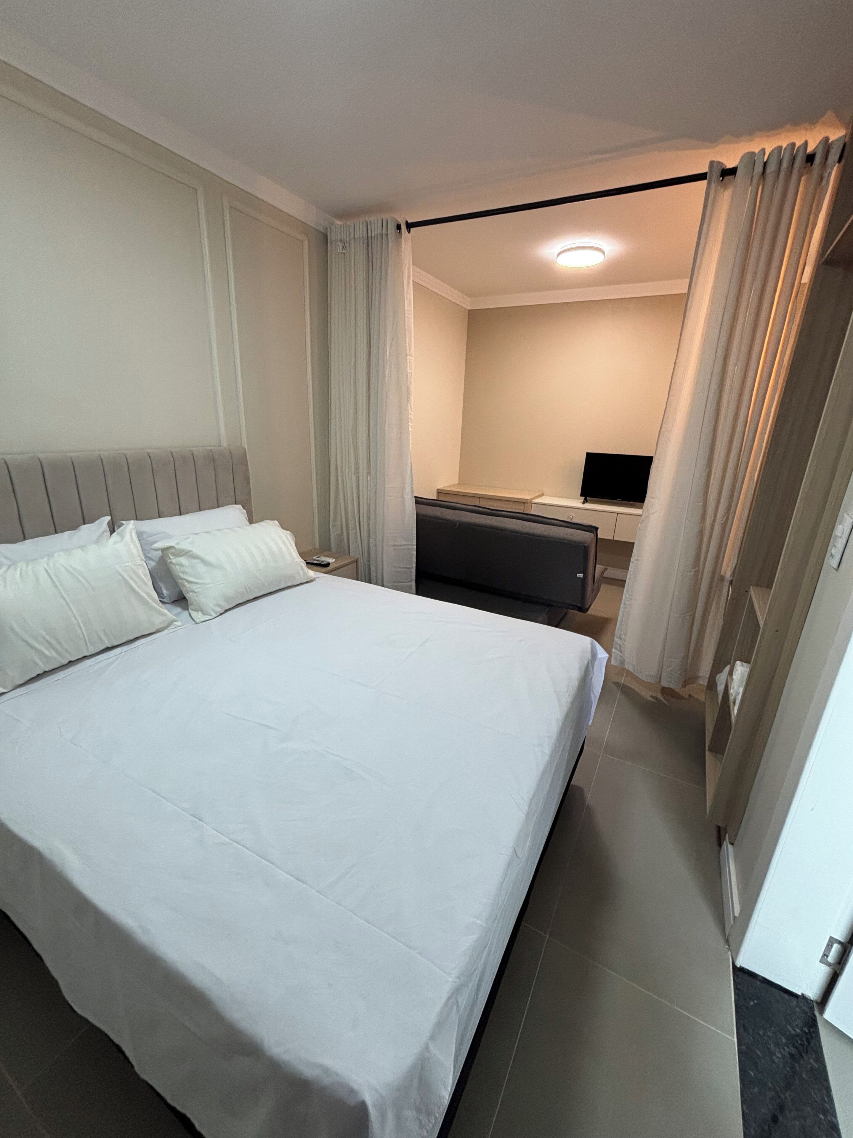 1 slaapkamer, een strijkplank/strijkijzer, internet, beddengoed