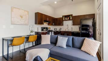 Apartment, Multiple Beds, Non Smoking, Kitchen | Interior