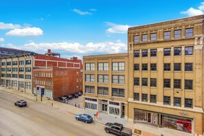 Exterior - Broadway - Enugula Estates (Kansas City)