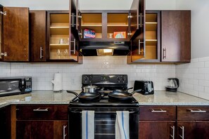 Apartment, 2 Bedrooms, Non Smoking, Kitchen | Private kitchen - Broadway by Stylish Stays (Kansas City)
