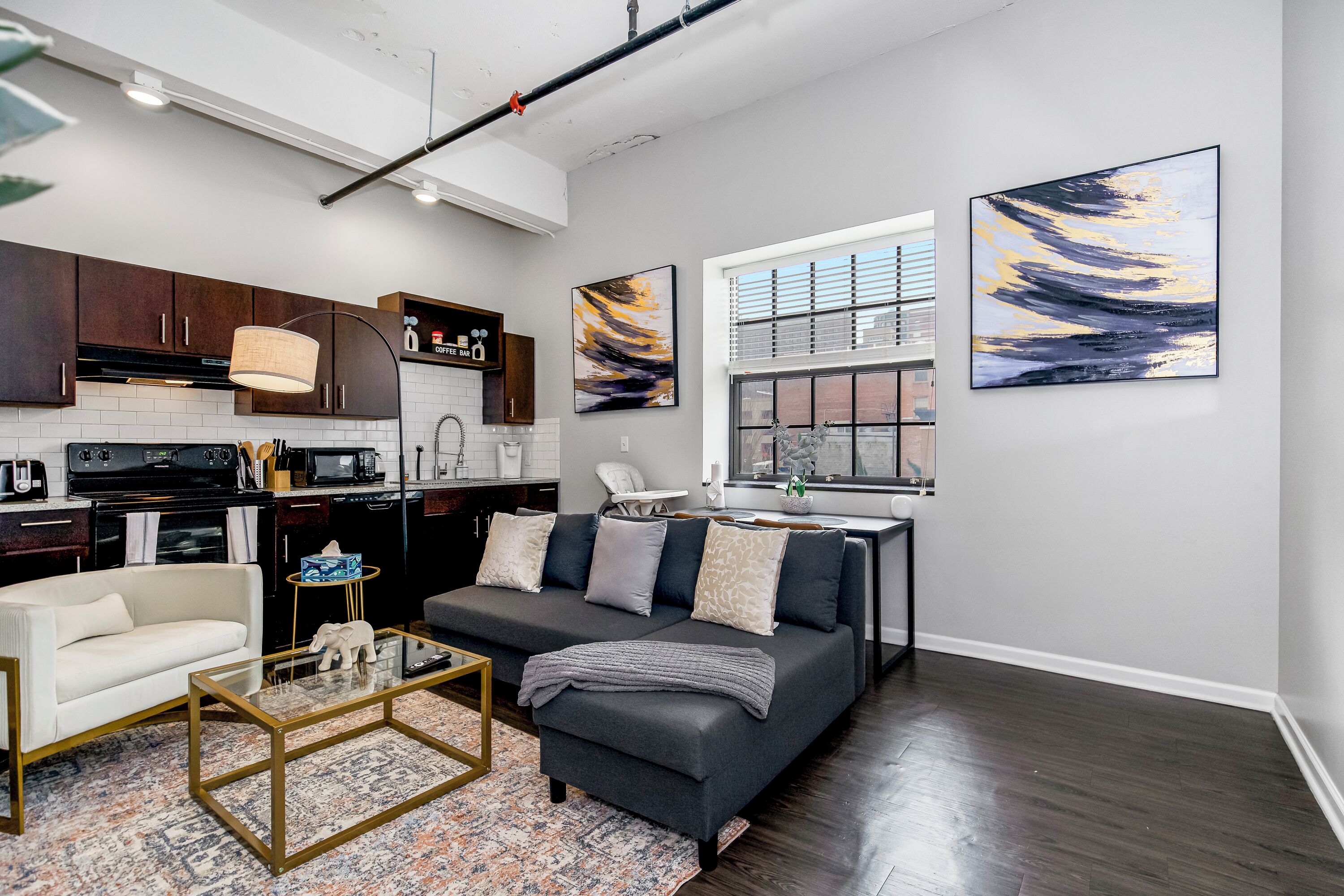 Apartment, 2 Bedrooms, Non Smoking, Kitchen | Living area | Computer monitors