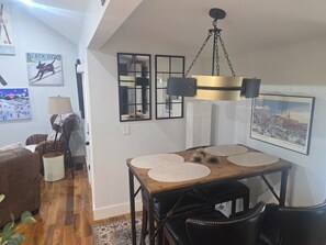 Dining - In town home in North Wilkesboro. Close to everything. (North Wilkesboro)