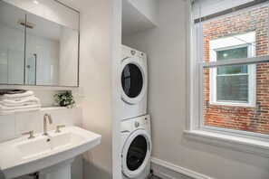 Bathroom - Entire home with 2-bedroom Private Suites - townhome in delightful Philadelphia (Philadelphia)