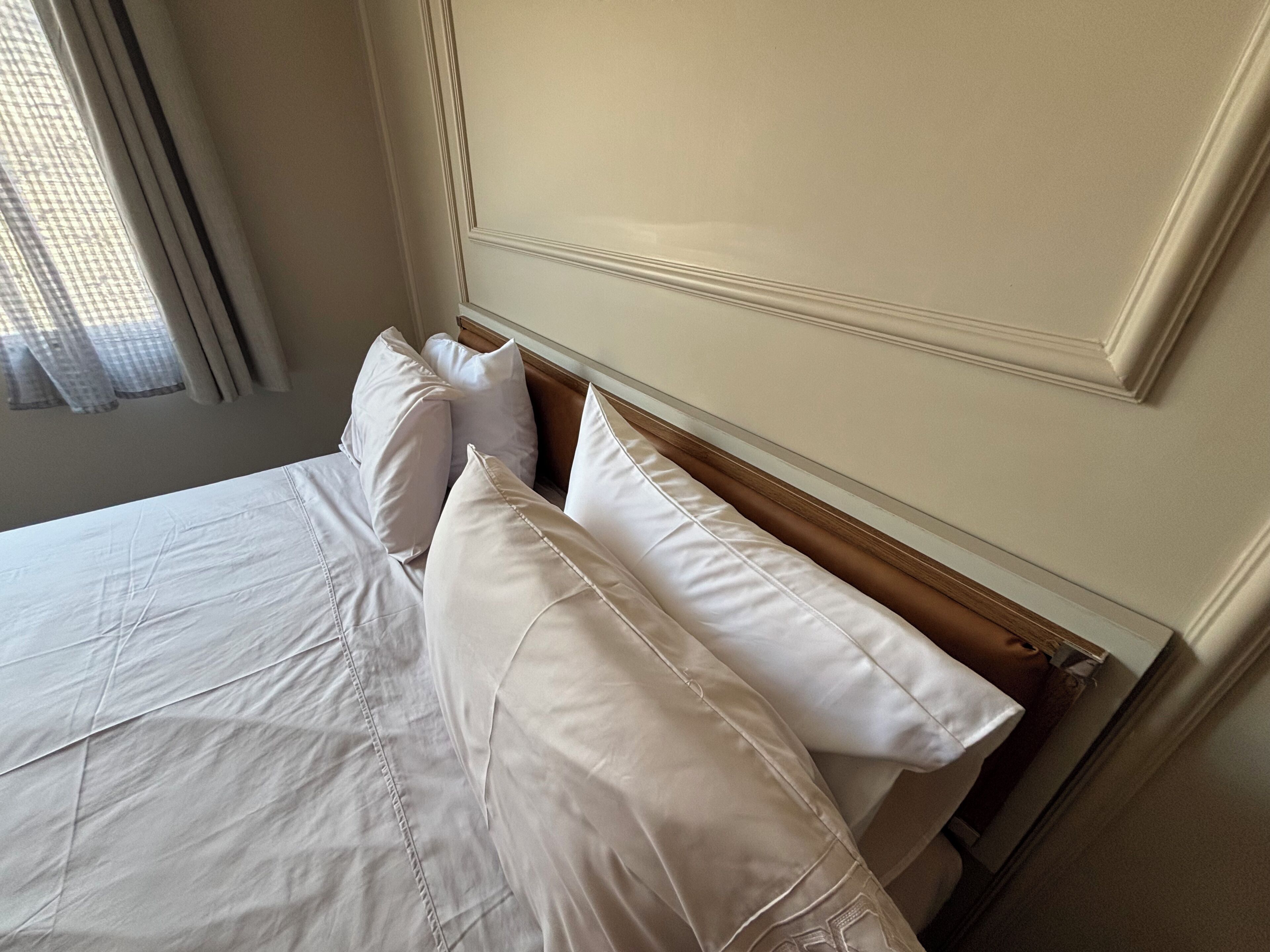 1 slaapkamer, een strijkplank/strijkijzer, internet, beddengoed