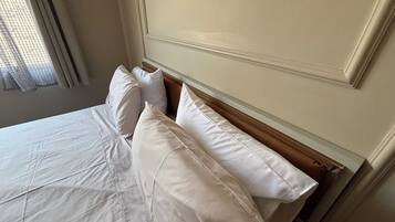 1 slaapkamer, een strijkplank/strijkijzer, internet, beddengoed