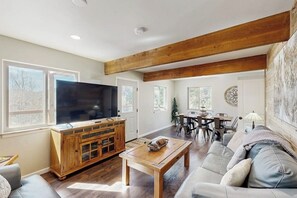 Living area - Spacious home with fast wifi, kitchen & large deck (Cripple Creek)