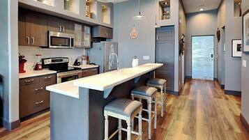 Condo (3 Bedrooms) | Property amenity