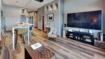 Condo (3 Bedrooms) | Property amenity