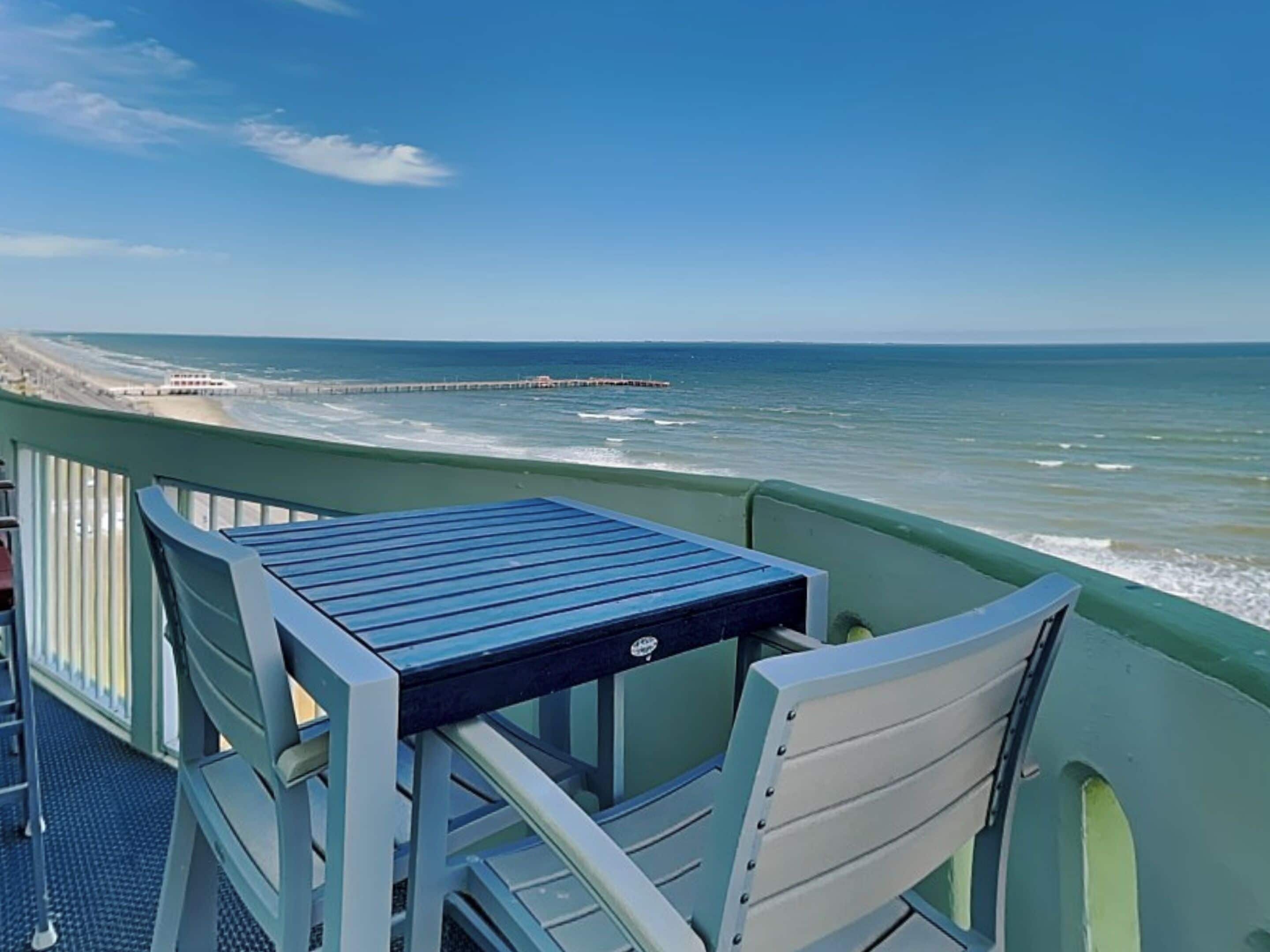 Condo (3 Bedrooms) | Front of property