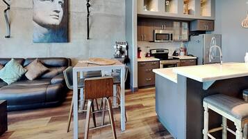 Condo (3 Bedrooms) | Property amenity