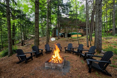 Cozy Lakefront Cottage | Firepit, Dock & Lake Access