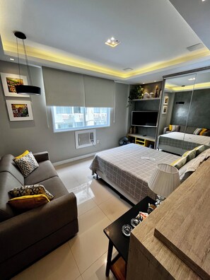 Room - Studio apartment in Copacabana, Rio de Janeiro. Well located near the beach. (Rio de Janeiro)