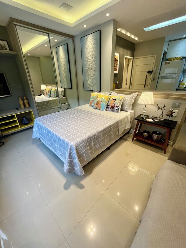 Room - Studio apartment in Copacabana, Rio de Janeiro. Well located near the beach. (Rio de Janeiro)