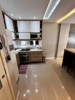 Private kitchen - Studio apartment in Copacabana, Rio de Janeiro. Well located near the beach. (Rio de Janeiro)