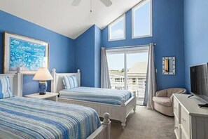 Room - Town of Dewey Beach condo w/deck, balcony, walk to beach, close to restaurants (Dewey Beach)