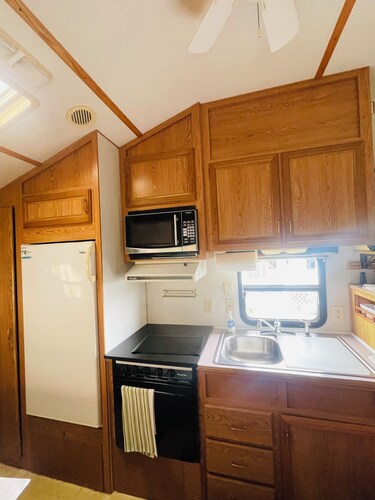 Beautiful 2-bedroom campground in peaceful Lighthouse Point with AC