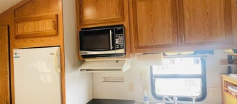 Beautiful 2-bedroom campground in peaceful Lighthouse Point with AC