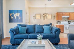 Living area - 3 King Beds - Coffee Machine - Garage - Fire TV (Austin)