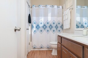 Bathroom - 3 King Beds - Coffee Machine - Garage - Fire TV (Austin)