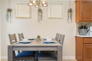 Dining - 3 King Beds - Coffee Machine - Garage - Fire TV (Austin)