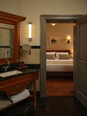 Quarto standard, vista para a cidade | Banheiro