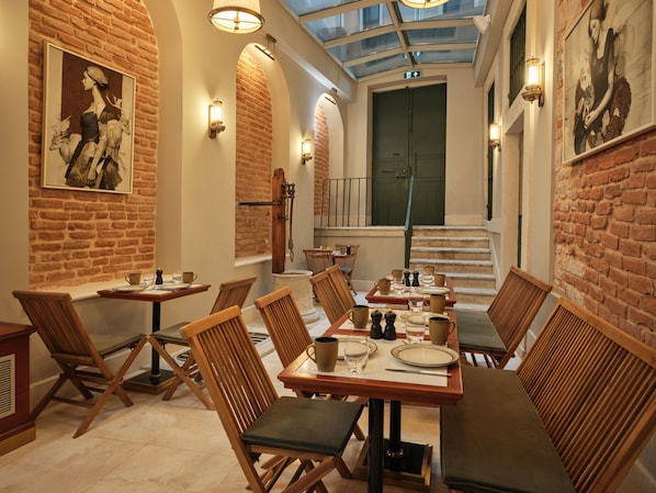 Dining - Anarat Hotel Istanbul (İstanbul)