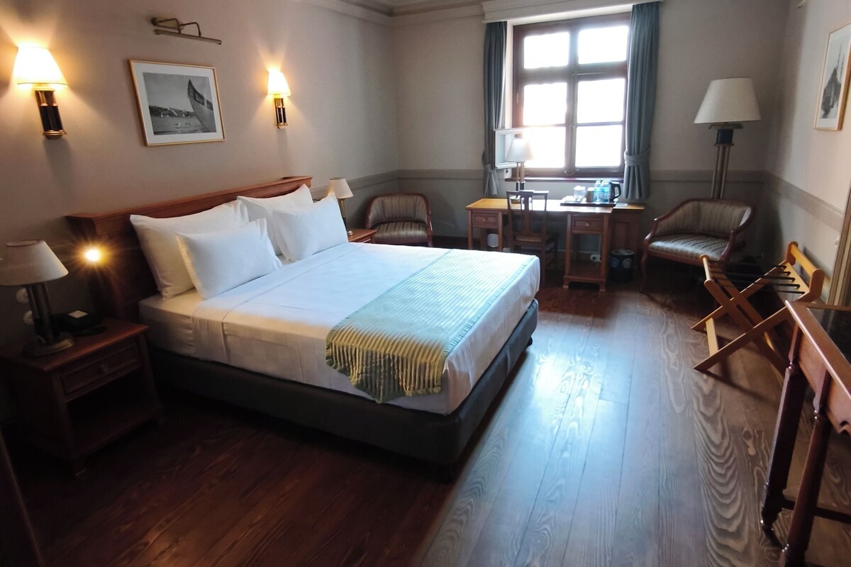 Superior Room, City View | Premium bedding, minibar, in-room safe, desk