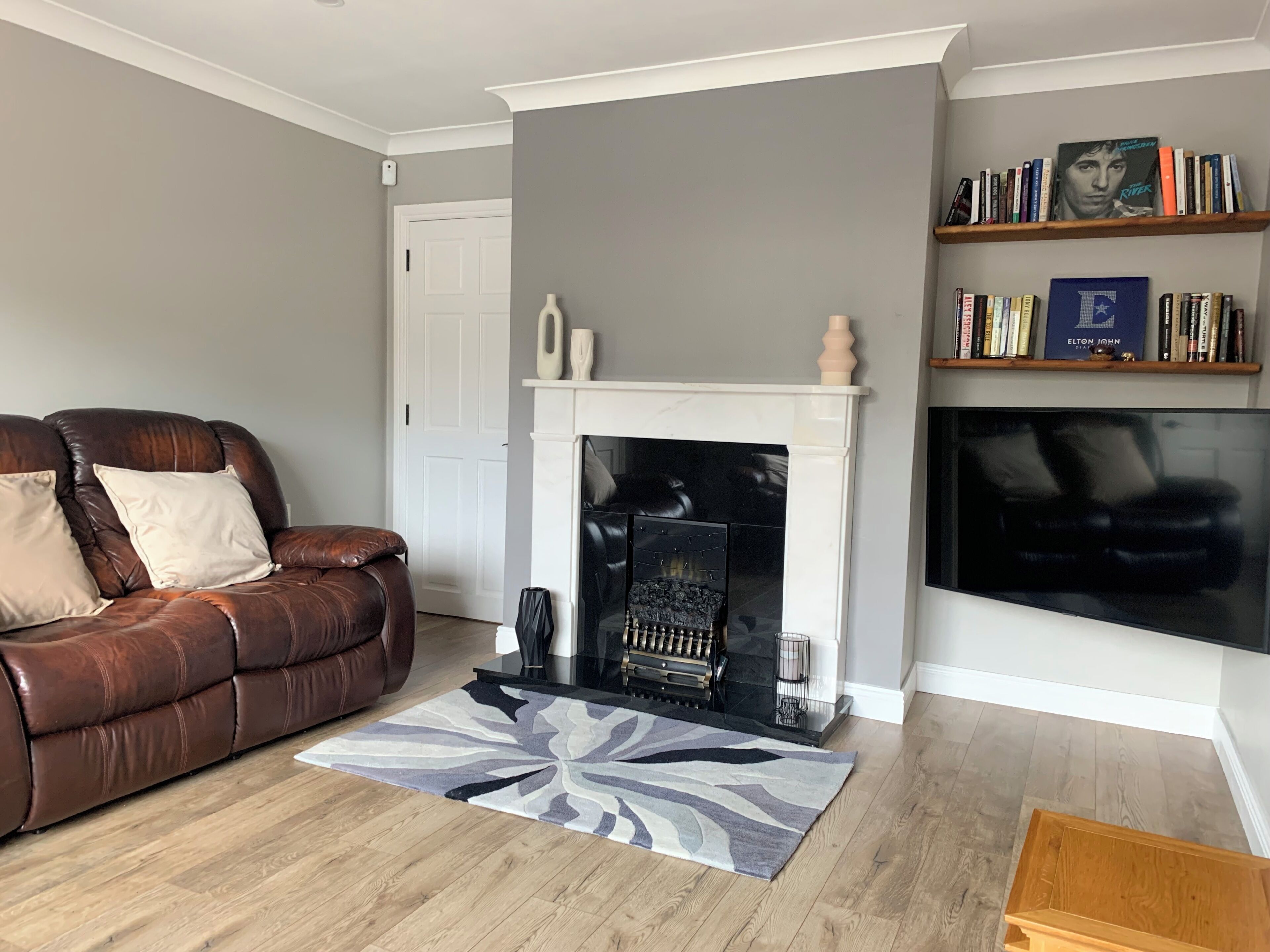 TV, fireplace