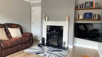 TV, fireplace