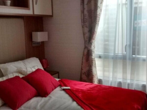 3 bedrooms, individually decorated, individually furnished