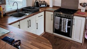 Dụng cụ nấu nướng/bát dĩa/dao nĩa 