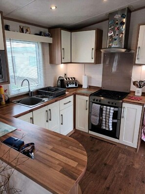 Cookware/dishes/utensils