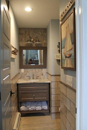 Bathroom - Beach home 3 B/R beautiful sunset views from relaxing porch (Berkeley Township)