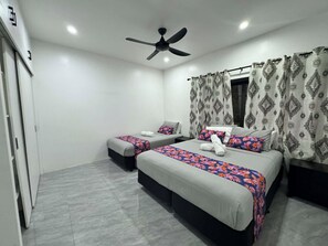 7 bedrooms, iron/ironing board, Internet, bed sheets - Runway Retreat by the Mountains (Rarotonga)