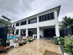 Exterior - Runway Retreat by the Mountains (Rarotonga)